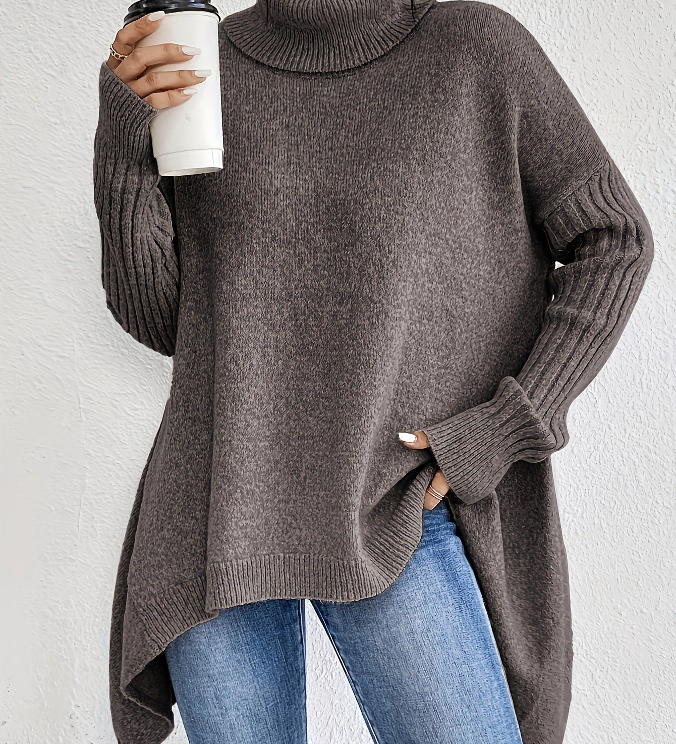 Camelia | Suéter de cuello alto cómodo y casual con dobladillo asimétrico – elegante y versátil