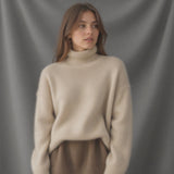 Suéter oversize de cuello alto con mezcla de cachemira – confort envolvente de lujo
