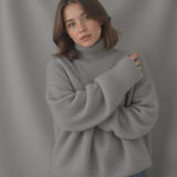 Suéter oversize de cuello alto con mezcla de cachemira – confort envolvente de lujo