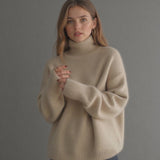 Suéter oversize de cuello alto con mezcla de cachemira – confort envolvente de lujo